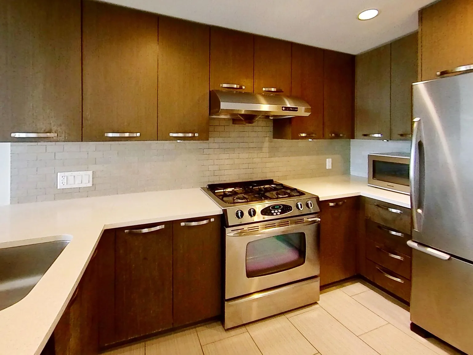 1 bed, 577 sqft, $2,100 — Photo 2