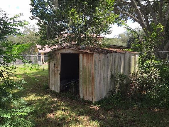 3rd image of 903 S Dixie Ave