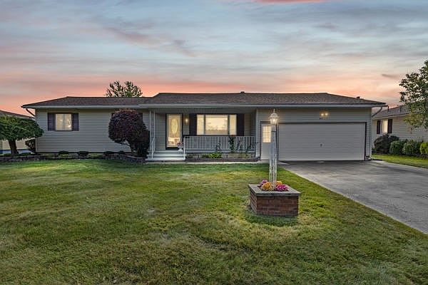 1st image of 49 Shadywood Dr