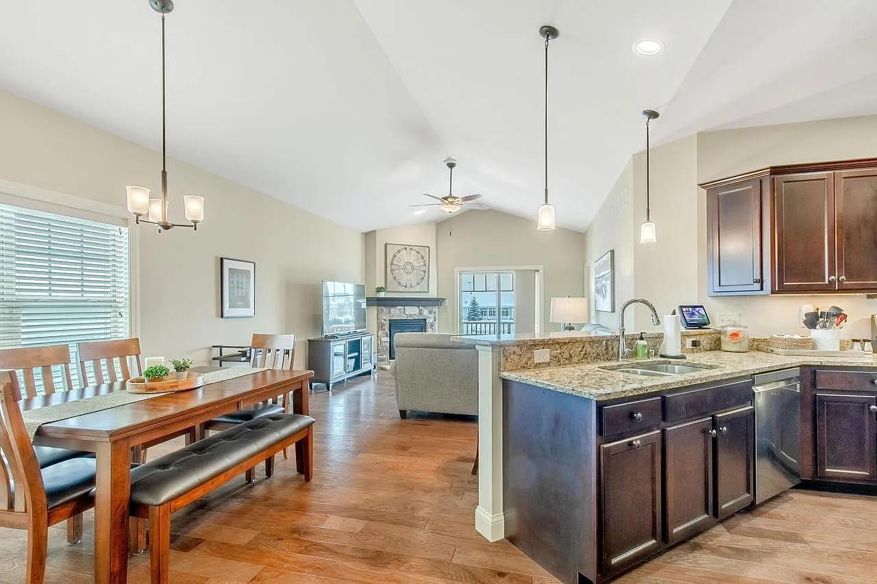 6791 VILLAGE WALK LN photo 1