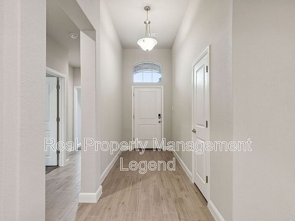 4th image of 404 Dunmore Dr