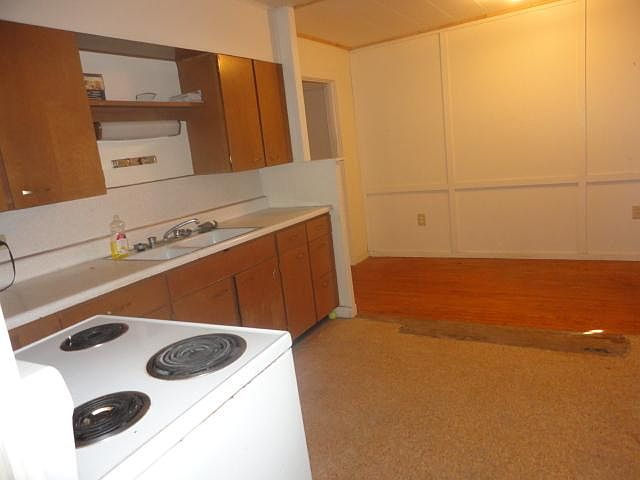2nd image of 34 E Washington St