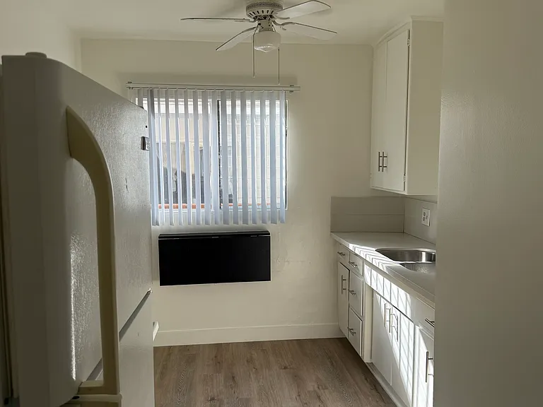 943 N Orange Grove Ave #3 — Photo 3