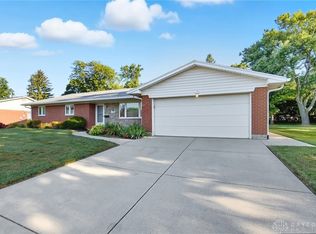 1033 Georgian Dr, Dayton, OH 45429