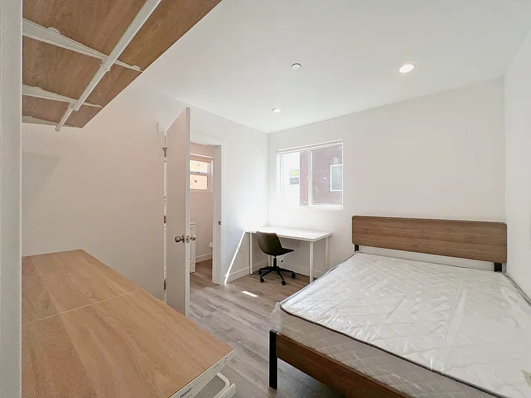 1368 W 35th St #8 — Photo 8