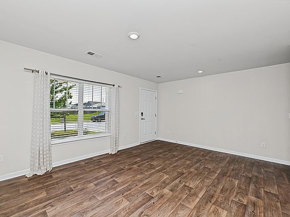 5th image of 347 Millen Dr