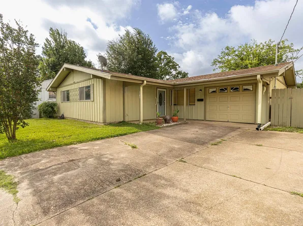 2419 Holley St, Tyler, TX 75701