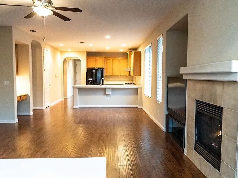 1899 Acari Ave — Photo 6