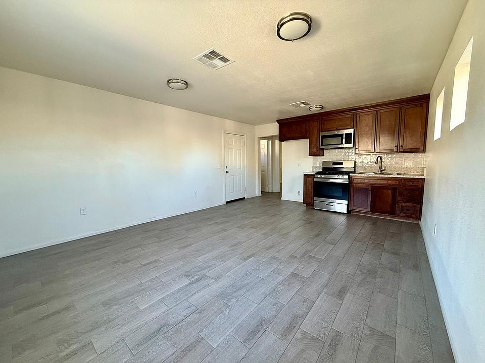1st image of 802-1 E Calle De Oro