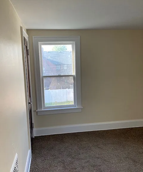 196 Stillwell Ave — Photo 2