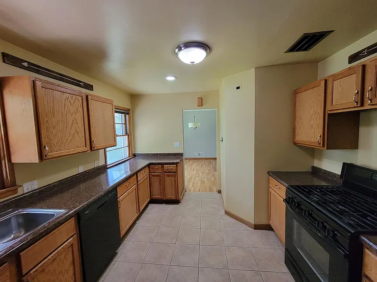 737 Lindberg Dr — Photo 12