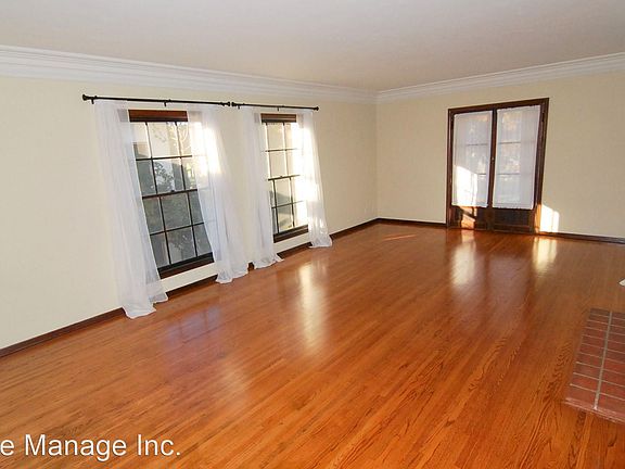 4th image of 2128 E 1st St