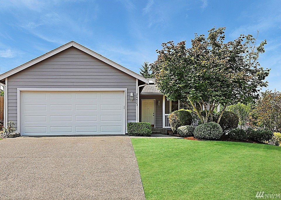 Nicely situated in the neighborhood is this corner lot home with a cover front porch and mature landscaping for you to enjoy!  Not to mention newer garage door! 