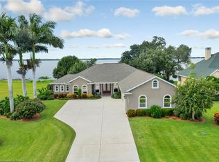 582 Sunset Pointe Dr, Lake Placid, FL 33852