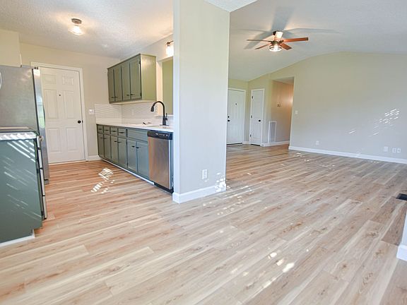 5th image of 3873 Roscommon Way