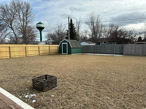 4th image of 301 10th Ave E