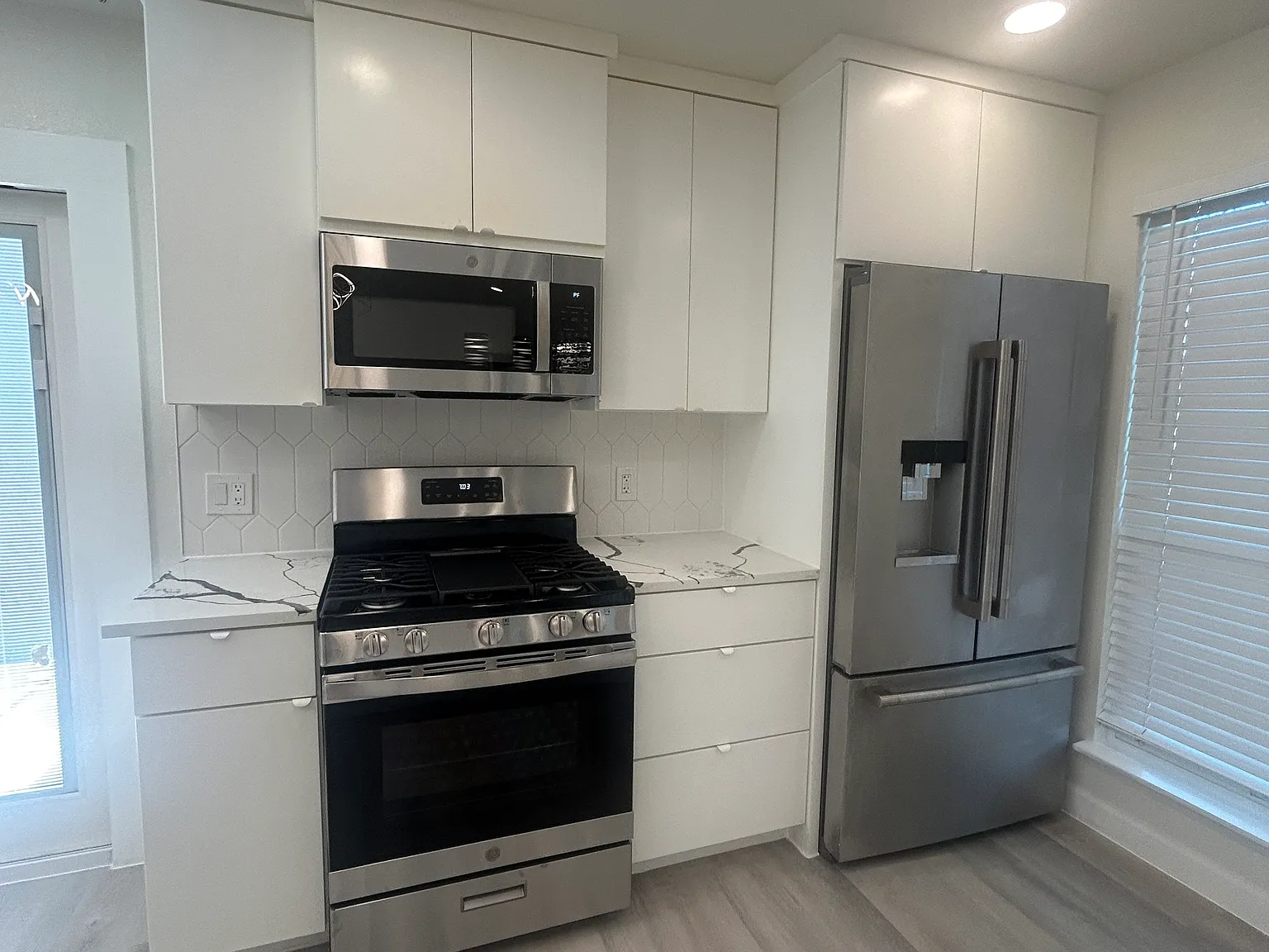 3 bed, 1100 sqft, $2,000 — Photo 2
