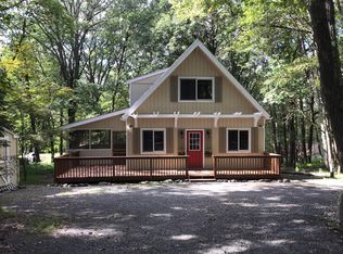 106 Horseshoe Ln, Lords Valley, PA 18428