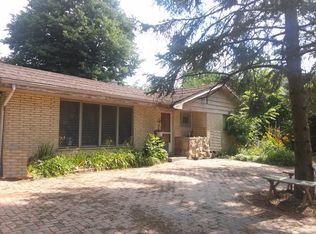 708 E Foster Ave, Roselle, IL 60172