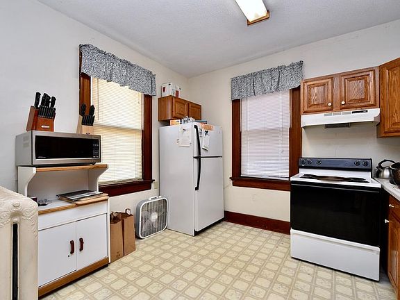 3rd image of 315 E 3rd St #3