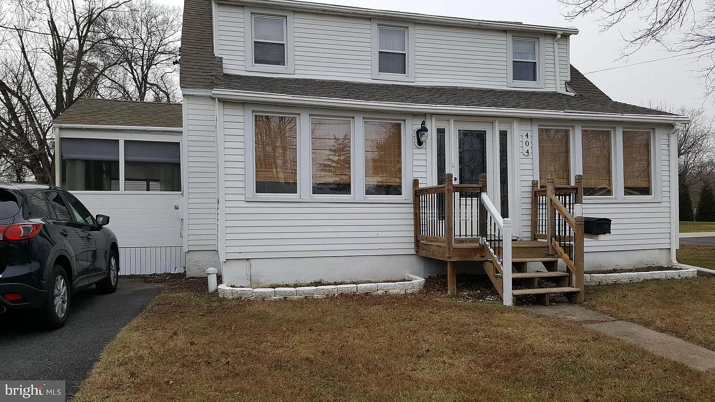 404 Oak St photo 1