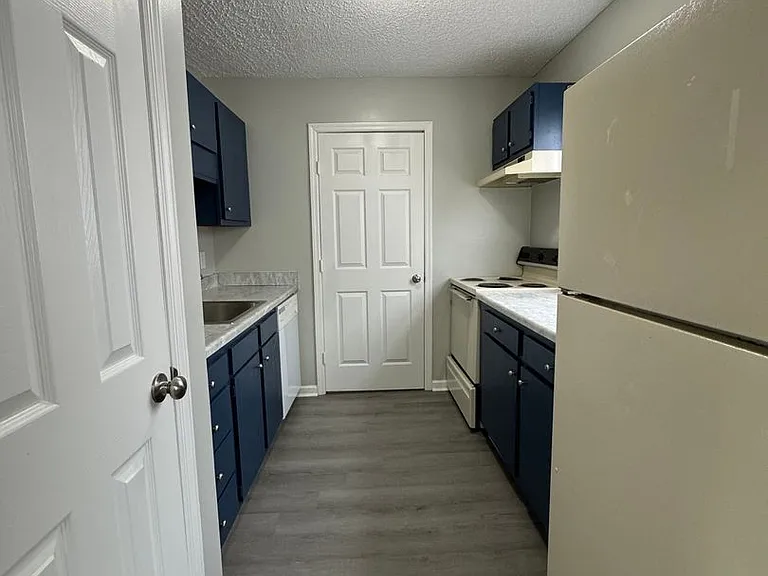 Creekview Apartments - Kingsport, TN — Photo 5