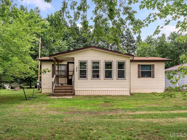 505 Meadowbrook Ln, Marquette, MI 49855