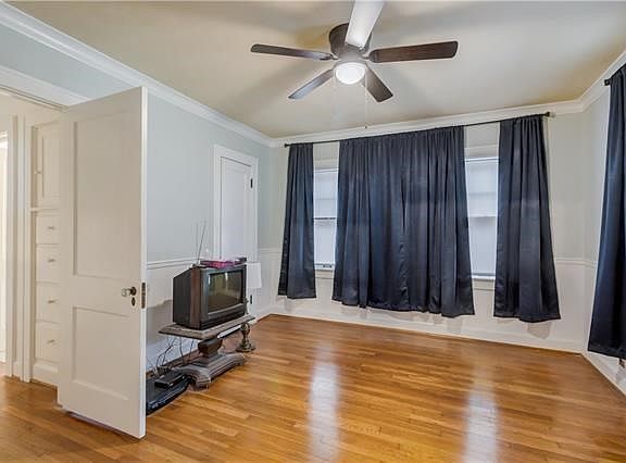 3rd image of 1188 E 77th Ter