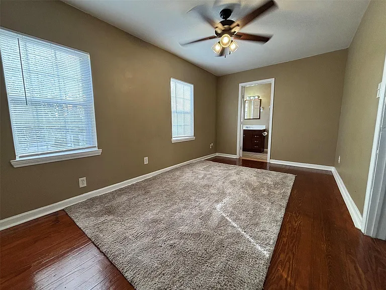 422 W Burleson St — Photo 9