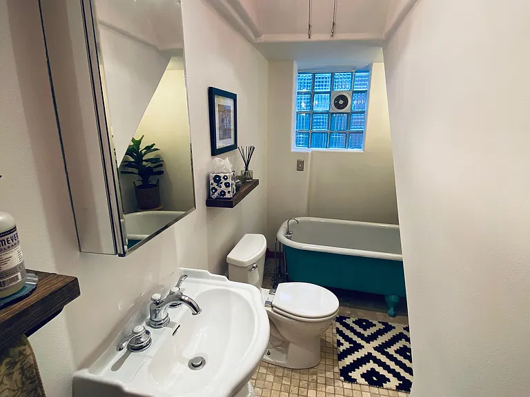 169 W Maple Ave — Photo 4