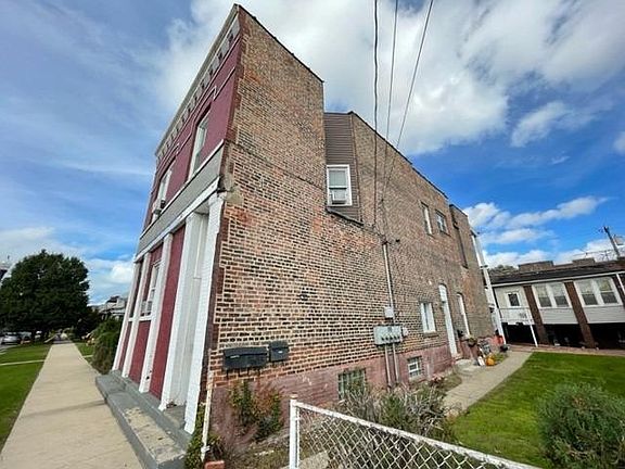 3rd image of 1633-37 Roberts Ave #37