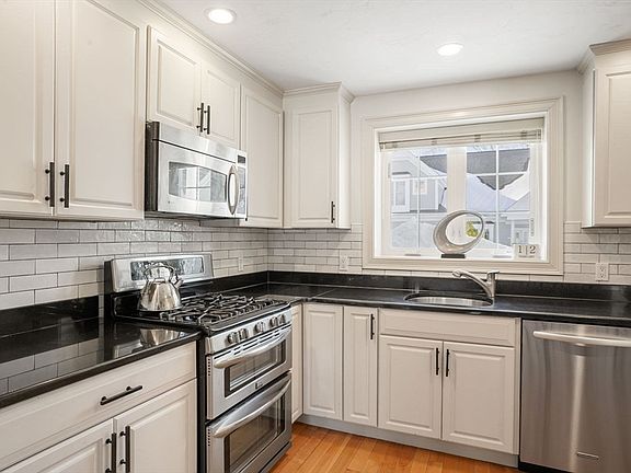 4th image of 6 Maple Ln #6