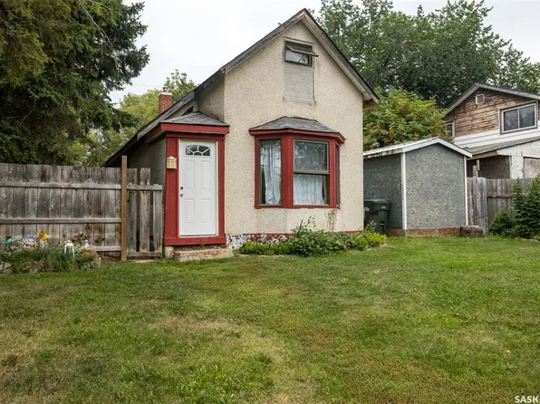 546 7th STREET E, Prince Albert, SK S6V 0S5
