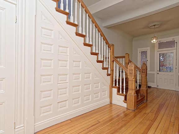 5th image of 2928 Geyer Ave