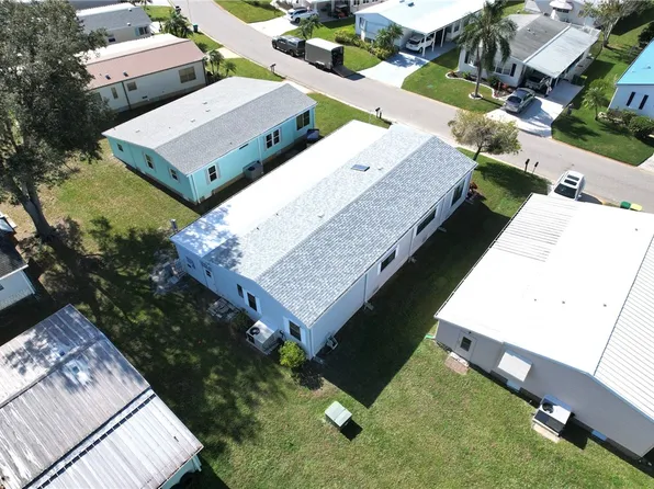 624 Periwinkle Cir, Barefoot Bay, FL 32976