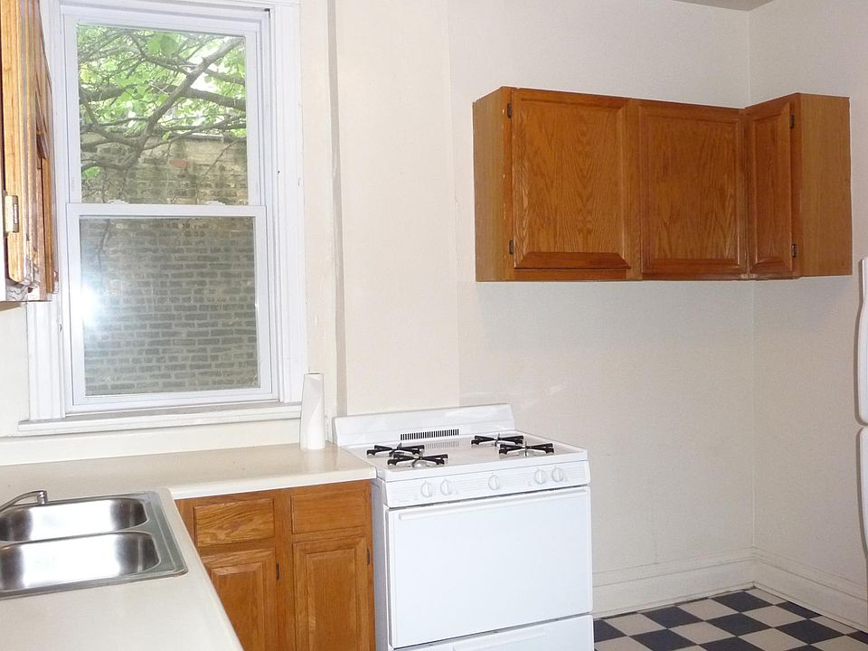 2nd image of 1942 N Fairfield Ave #2