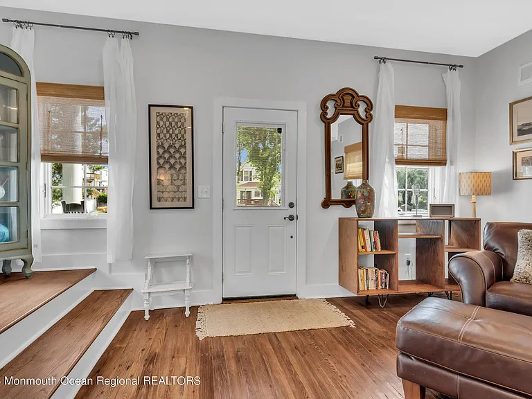 237 Bay Ave — Photo 6
