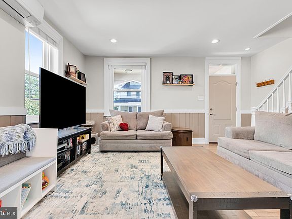 5th image of 132 Green St