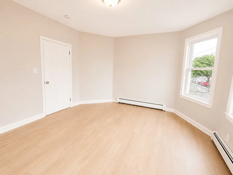 469 Avon Ave — Photo 7