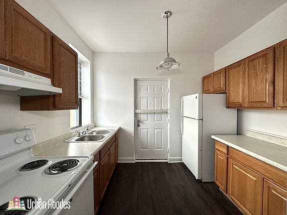 4th image of 3627 W Dickens Ave #3AC