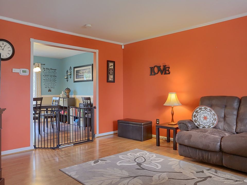 1st image of 109 Shire Ln