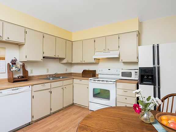 3rd image of 1530 Sagrimore Cir