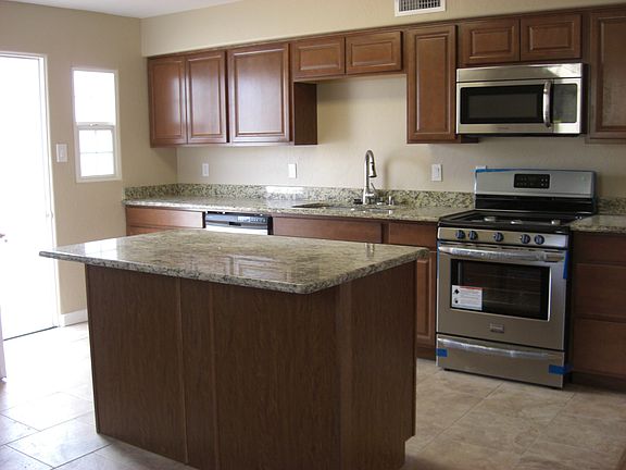 2nd image of 906 Madeira Dr SE