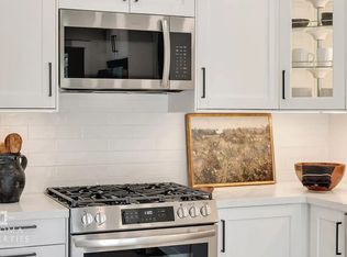 Price Reduction Modern Upstairs 2-Bedroom Unit Minutes From Sonoma Plaza, Sonoma, CA 95476