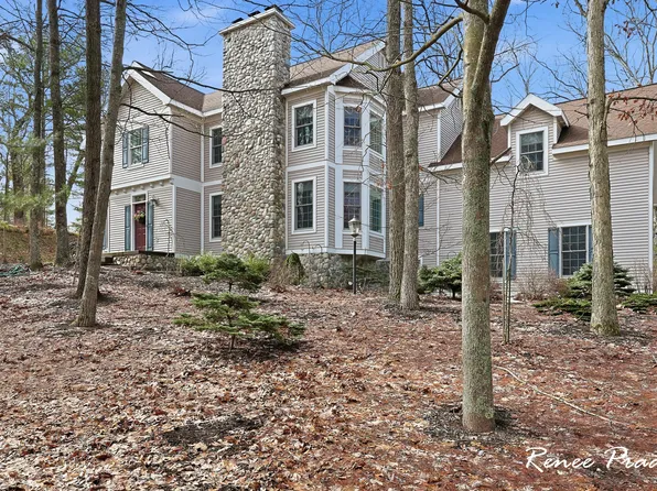 5439 Shawnee Rd, Pentwater, MI 49449