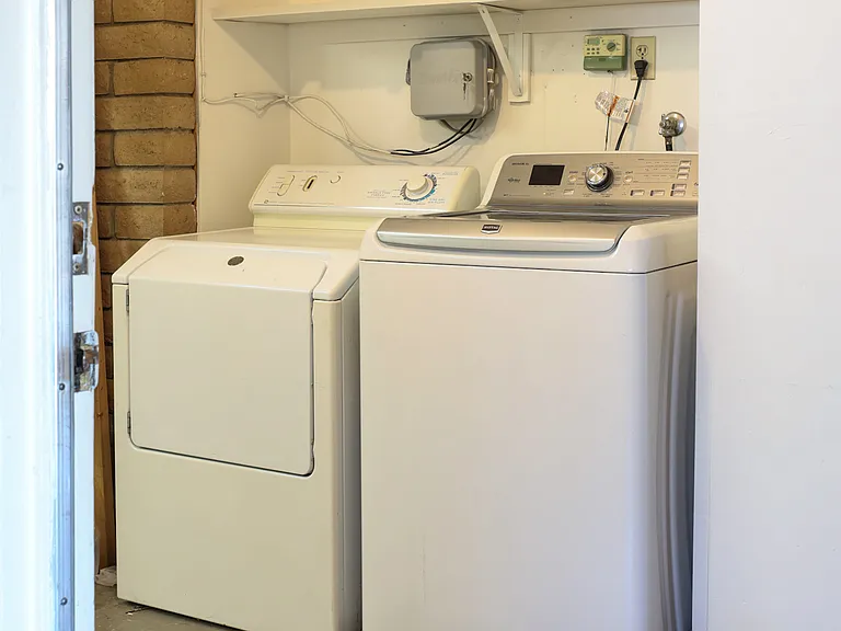 2105 N Los Altos Dr #4 — Photo 17