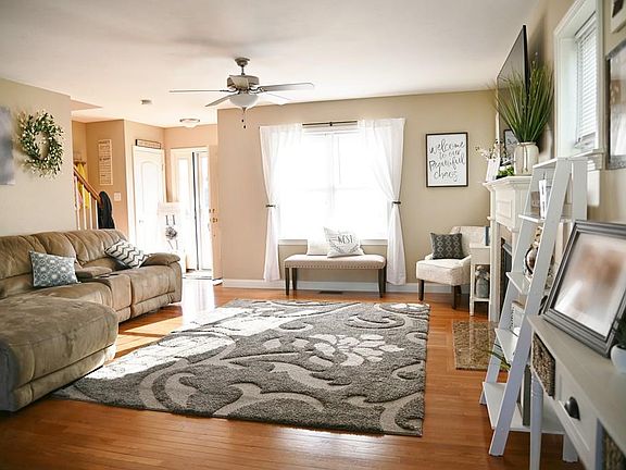3rd image of 30 Surrey Ln #30