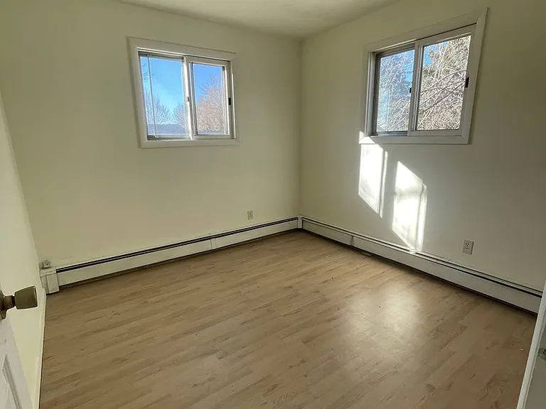 1227 Howard Ave — Photo 5