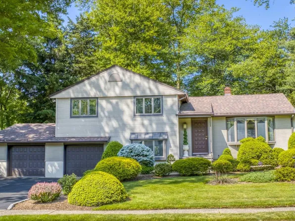 1 Deberg Dr, Old Tappan, NJ 07675