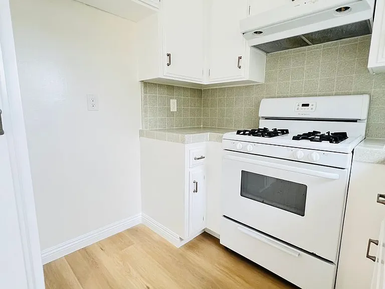 905 S Cabrillo Ave — Photo 8